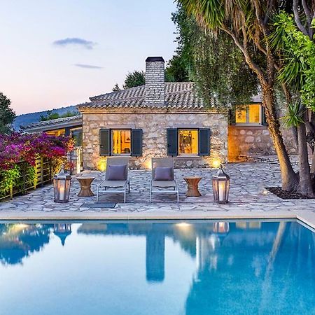 Villa Ioli- Beachfront Luxury Residence Igoumenítsa Eksteriør bilde