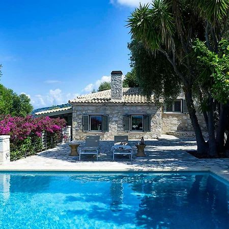 Villa Ioli- Beachfront Luxury Residence Igoumenítsa Eksteriør bilde