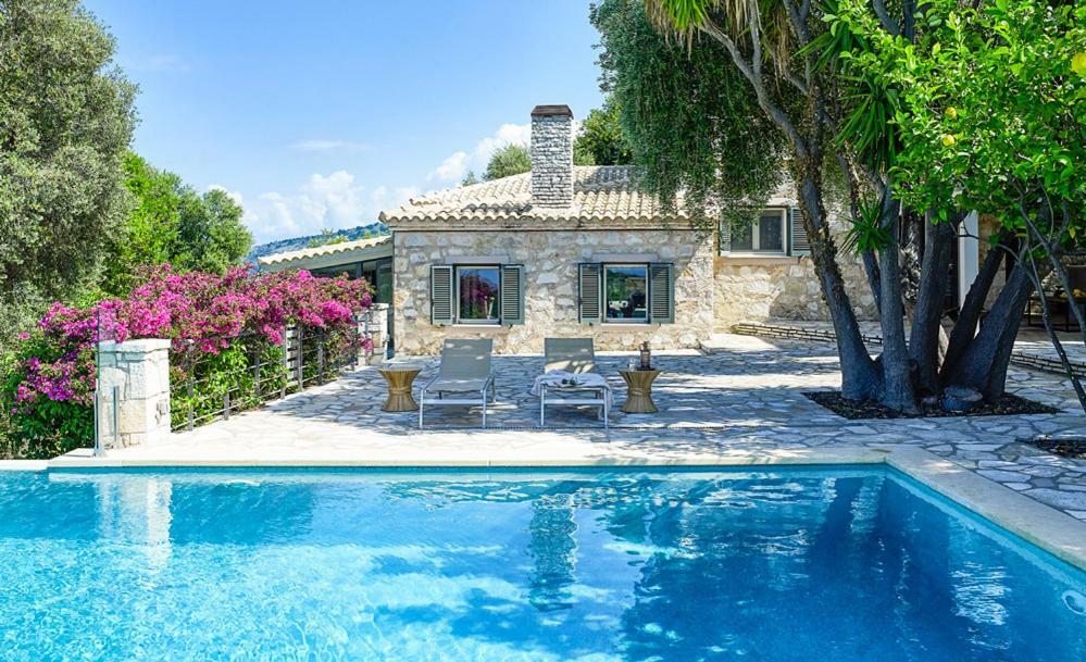 Villa Ioli- Beachfront Luxury Residence Igoumenítsa Eksteriør bilde
