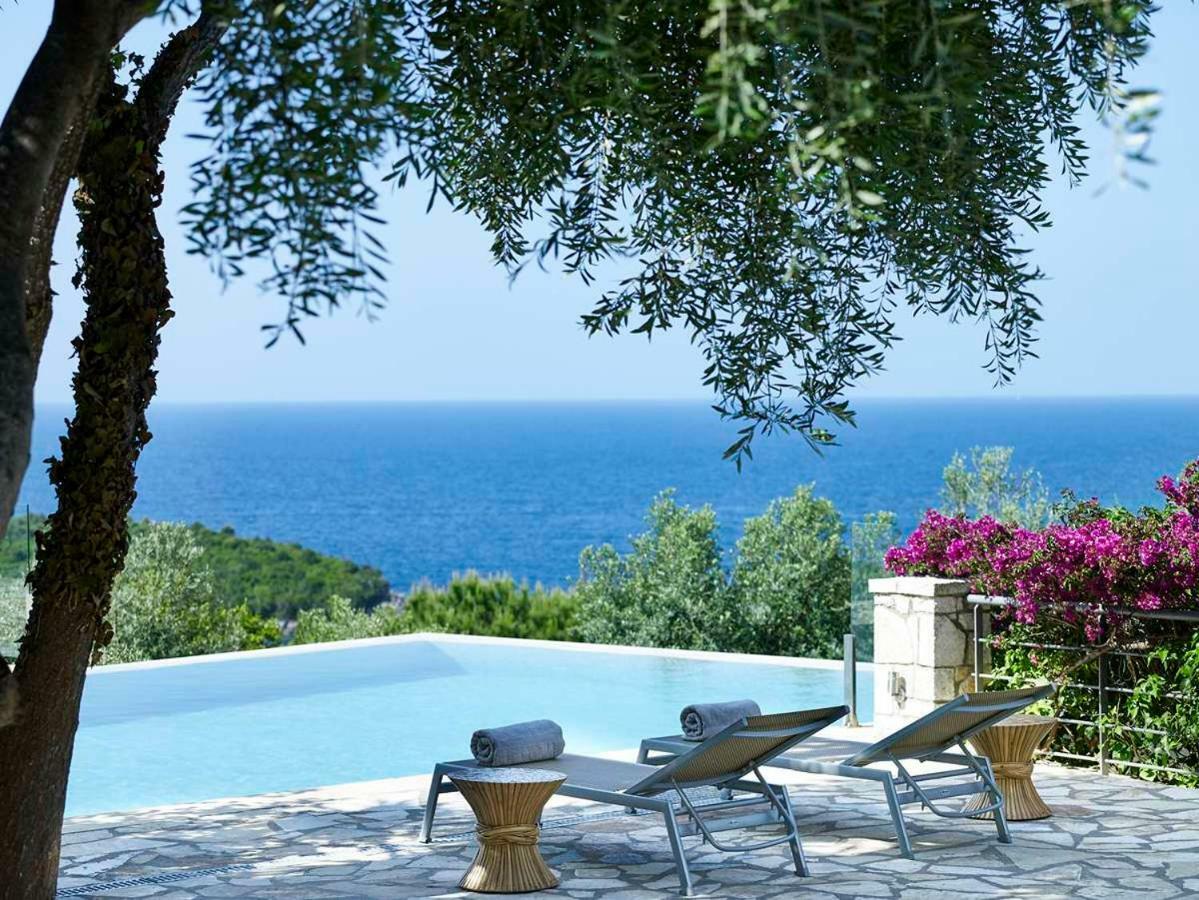 Villa Ioli- Beachfront Luxury Residence Igoumenítsa Eksteriør bilde